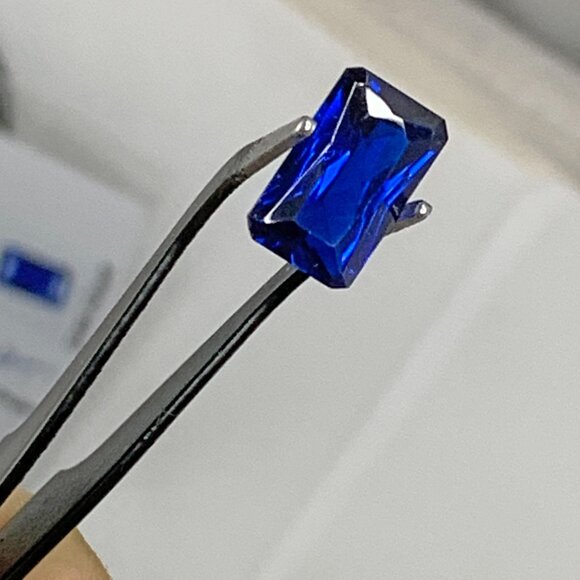 Elegant Blue Gemstone tanzanite - Picture 9 of 13